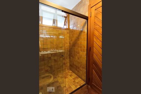 Casa de condomínio à venda com 650m², 4 quartos e 9 vagas Casa de condomínio à venda com 650m², 4 quartos e 9 vagasBanheiro da suíte