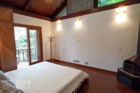 Casa de condomínio à venda com 650m², 4 quartos e 9 vagas Casa de condomínio à venda com 650m², 4 quartos e 9 vagasSuíte master