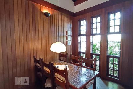 Casa de condomínio à venda com 650m², 4 quartos e 9 vagas Casa de condomínio à venda com 650m², 4 quartos e 9 vagasCopa