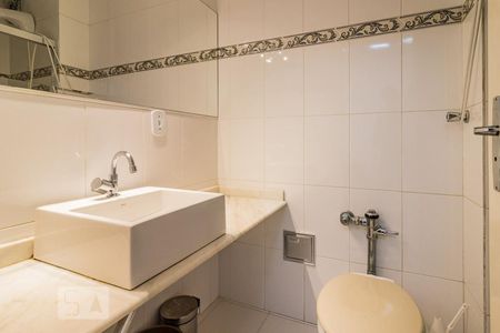 Banheiro de apartamento à venda com 1 quarto, 35m² em Centro Histórico, Porto Alegre