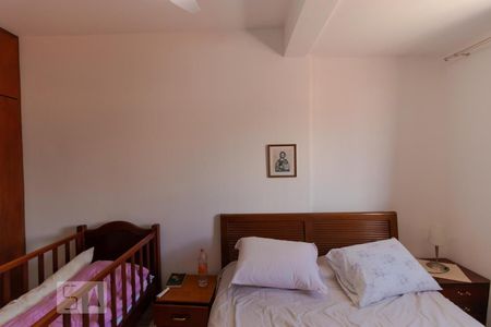 Casa à venda com 300m², 5 quartos e 4 vagas Casa à venda com 300m², 5 quartos e 4 vagasQuarto 05