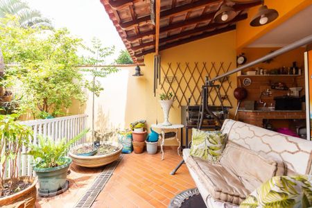 Casa à venda com 300m², 4 quartos e 4 vagas Casa à venda com 300m², 4 quartos e 4 vagasQuintal
