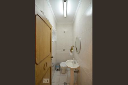 Casa à venda com 252m², 3 quartos e 3 vagas Casa à venda com 252m², 3 quartos e 3 vagasBanheiro