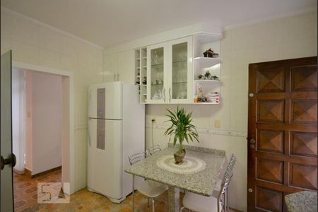 Casa à venda com 252m², 3 quartos e 3 vagas Casa à venda com 252m², 3 quartos e 3 vagasCozinha