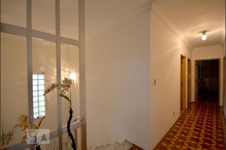 Casa à venda com 252m², 3 quartos e 3 vagas Casa à venda com 252m², 3 quartos e 3 vagasCorredor