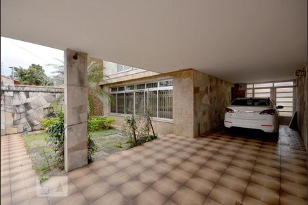 Casa à venda com 252m², 3 quartos e 3 vagas Casa à venda com 252m², 3 quartos e 3 vagasGaragem