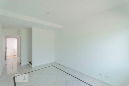 Sala de casa de condomínio para alugar com 2 quartos, 65m² em Vila Ré, São Paulo