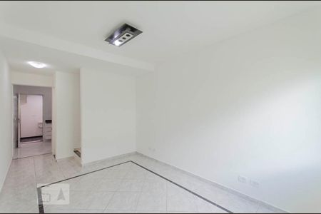 Sala de casa de condomínio para alugar com 2 quartos, 65m² em Vila Ré, São Paulo