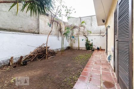 Casa à venda com 199m², 3 quartos e 5 vagas Casa à venda com 199m², 3 quartos e 5 vagasQuintal