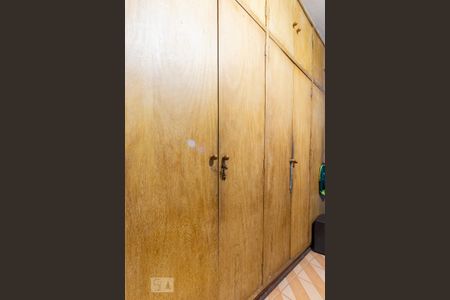 Casa à venda com 199m², 3 quartos e 5 vagas Casa à venda com 199m², 3 quartos e 5 vagasQuarto 2 - Armários