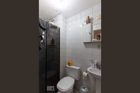 Apartamento para alugar com 47m², 2 quartos e 1 vagaDetalhe do banheiro