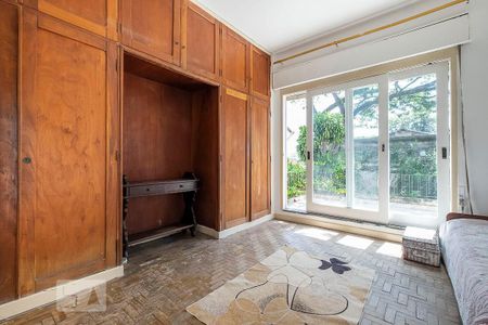 Casa à venda com 300m², 4 quartos e 3 vagas Casa à venda com 300m², 4 quartos e 3 vagasQuarto 4