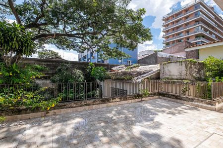 Casa à venda com 300m², 4 quartos e 3 vagas Casa à venda com 300m², 4 quartos e 3 vagasQuarto 4 - Varanda