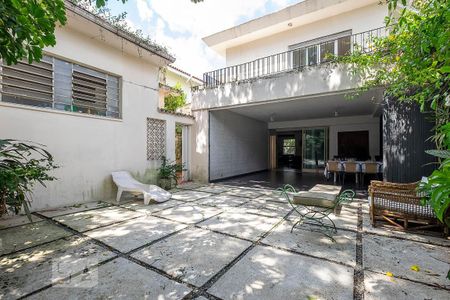 Casa à venda com 300m², 4 quartos e 3 vagas Casa à venda com 300m², 4 quartos e 3 vagasQuintal