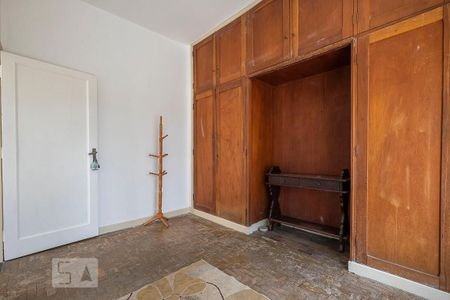 Casa à venda com 300m², 4 quartos e 3 vagas Casa à venda com 300m², 4 quartos e 3 vagasQuarto 4