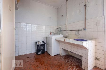 Casa à venda com 300m², 4 quartos e 3 vagas Casa à venda com 300m², 4 quartos e 3 vagasEdícula - Lavanderia