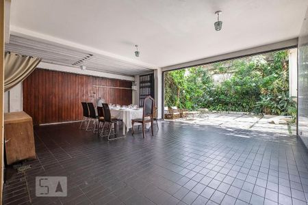 Casa à venda com 300m², 4 quartos e 3 vagas Casa à venda com 300m², 4 quartos e 3 vagasGaragem