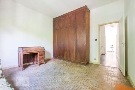 Casa à venda com 300m², 4 quartos e 3 vagas Casa à venda com 300m², 4 quartos e 3 vagasQuarto 2