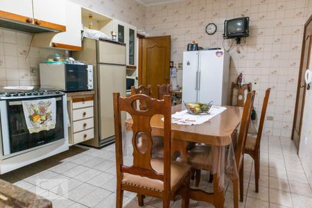 Casa à venda com 712m², 6 quartos e 4 vagas Casa à venda com 712m², 6 quartos e 4 vagasCozinha