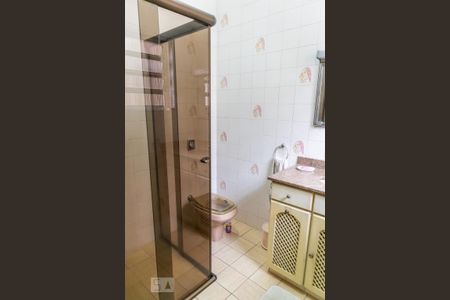 Casa à venda com 712m², 6 quartos e 4 vagas Casa à venda com 712m², 6 quartos e 4 vagasBanheiro da suíte 2