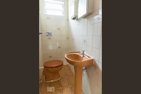 Casa à venda com 712m², 6 quartos e 4 vagas Casa à venda com 712m², 6 quartos e 4 vagasBanheiro do salão 2