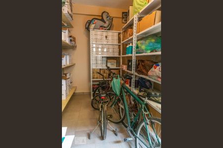 Casa à venda com 712m², 6 quartos e 4 vagas Casa à venda com 712m², 6 quartos e 4 vagasDepósito 2