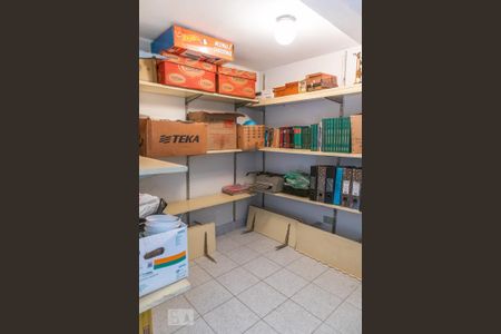 Casa à venda com 712m², 6 quartos e 4 vagas Casa à venda com 712m², 6 quartos e 4 vagasDepósito 1