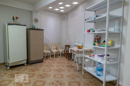 Casa à venda com 712m², 6 quartos e 4 vagas Casa à venda com 712m², 6 quartos e 4 vagasCozinha do salão de festas