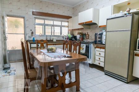Casa à venda com 712m², 6 quartos e 4 vagas Casa à venda com 712m², 6 quartos e 4 vagasCozinha