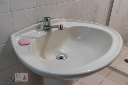 Casa à venda com 712m², 6 quartos e 4 vagas Casa à venda com 712m², 6 quartos e 4 vagasBanheiro do salão de festas