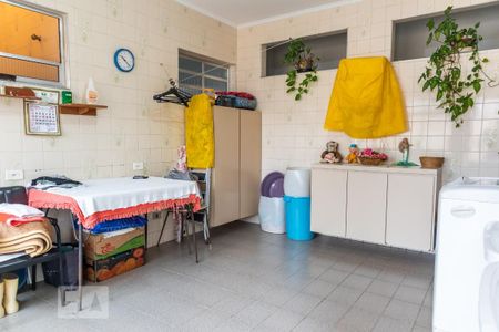 Casa à venda com 712m², 6 quartos e 4 vagas Casa à venda com 712m², 6 quartos e 4 vagasÁrea de serviço