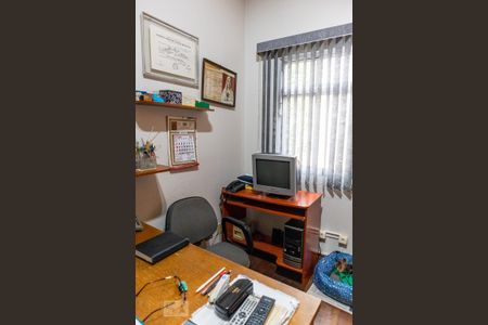 Casa à venda com 712m², 6 quartos e 4 vagas Casa à venda com 712m², 6 quartos e 4 vagasEscritório