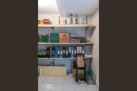 Casa à venda com 712m², 6 quartos e 4 vagas Casa à venda com 712m², 6 quartos e 4 vagasDepósito 1