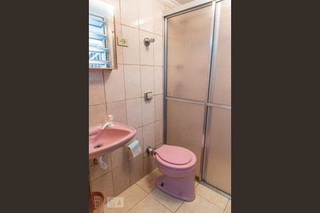 Casa à venda com 712m², 6 quartos e 4 vagas Casa à venda com 712m², 6 quartos e 4 vagasBanheiro de serviço