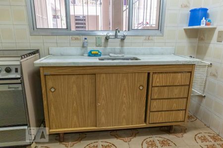 Casa à venda com 712m², 6 quartos e 4 vagas Casa à venda com 712m², 6 quartos e 4 vagasCozinha do salão de festas