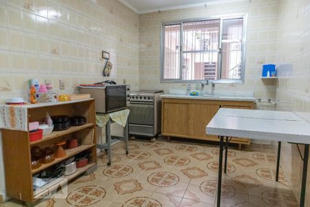 Casa à venda com 712m², 6 quartos e 4 vagas Casa à venda com 712m², 6 quartos e 4 vagasCozinha do salão de festas