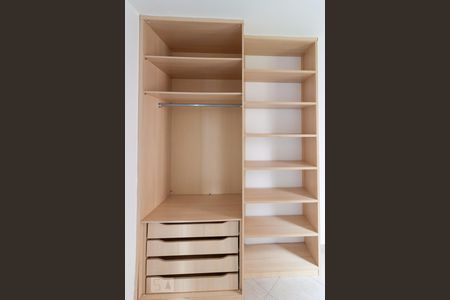 Apartamento para alugar com 65m², 3 quartos e 1 vaga Apartamento para alugar com 65m², 3 quartos e 1 vagaQuarto 2 - Armários