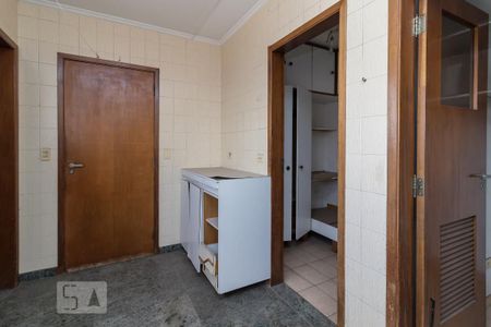 Apartamento à venda com 170m², 4 quartos e 3 vagas Apartamento à venda com 170m², 4 quartos e 3 vagasÁrea de serviço