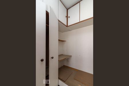 Apartamento à venda com 170m², 4 quartos e 3 vagas Apartamento à venda com 170m², 4 quartos e 3 vagasQuarto de serviço