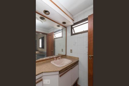 Apartamento à venda com 170m², 4 quartos e 3 vagas Apartamento à venda com 170m², 4 quartos e 3 vagasBanheiro suíte 1