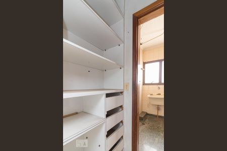 Apartamento à venda com 170m², 4 quartos e 3 vagas Apartamento à venda com 170m², 4 quartos e 3 vagasDepósito