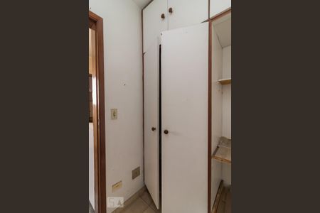 Apartamento à venda com 170m², 4 quartos e 3 vagas Apartamento à venda com 170m², 4 quartos e 3 vagasQuarto de serviço