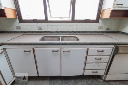 Apartamento à venda com 170m², 4 quartos e 3 vagas Apartamento à venda com 170m², 4 quartos e 3 vagasPia