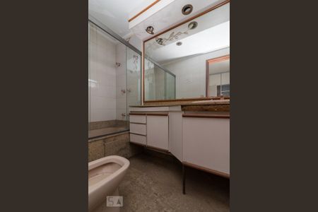 Apartamento à venda com 170m², 4 quartos e 3 vagas Apartamento à venda com 170m², 4 quartos e 3 vagasBanheiro suíte 1