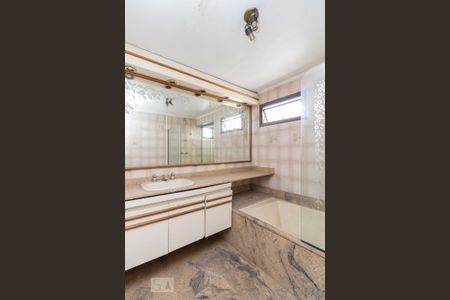 Apartamento à venda com 170m², 4 quartos e 3 vagas Apartamento à venda com 170m², 4 quartos e 3 vagasBanheiro suíte 2