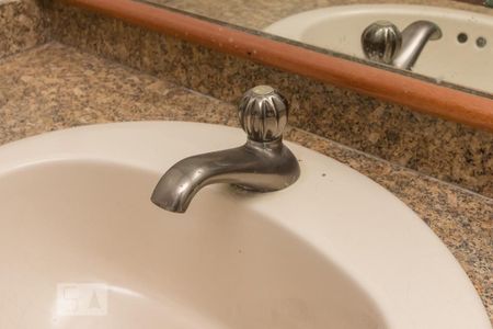 Apartamento à venda com 170m², 4 quartos e 3 vagas Apartamento à venda com 170m², 4 quartos e 3 vagasTorneira