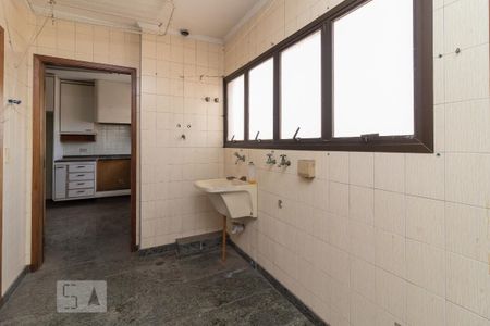 Apartamento à venda com 170m², 4 quartos e 3 vagas Apartamento à venda com 170m², 4 quartos e 3 vagasÁrea de serviço