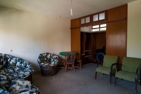 Casa à venda com 243m², 4 quartos e 3 vagasSuíte