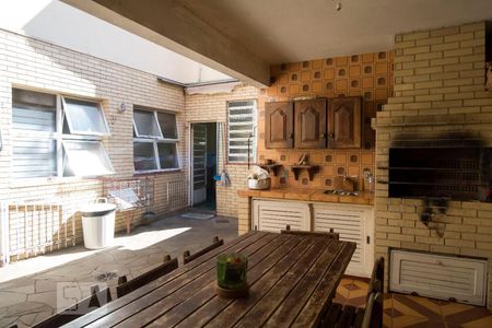 Casa à venda com 243m², 4 quartos e 3 vagasChurrasqueira