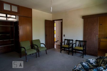 Casa à venda com 243m², 4 quartos e 3 vagasSuíte